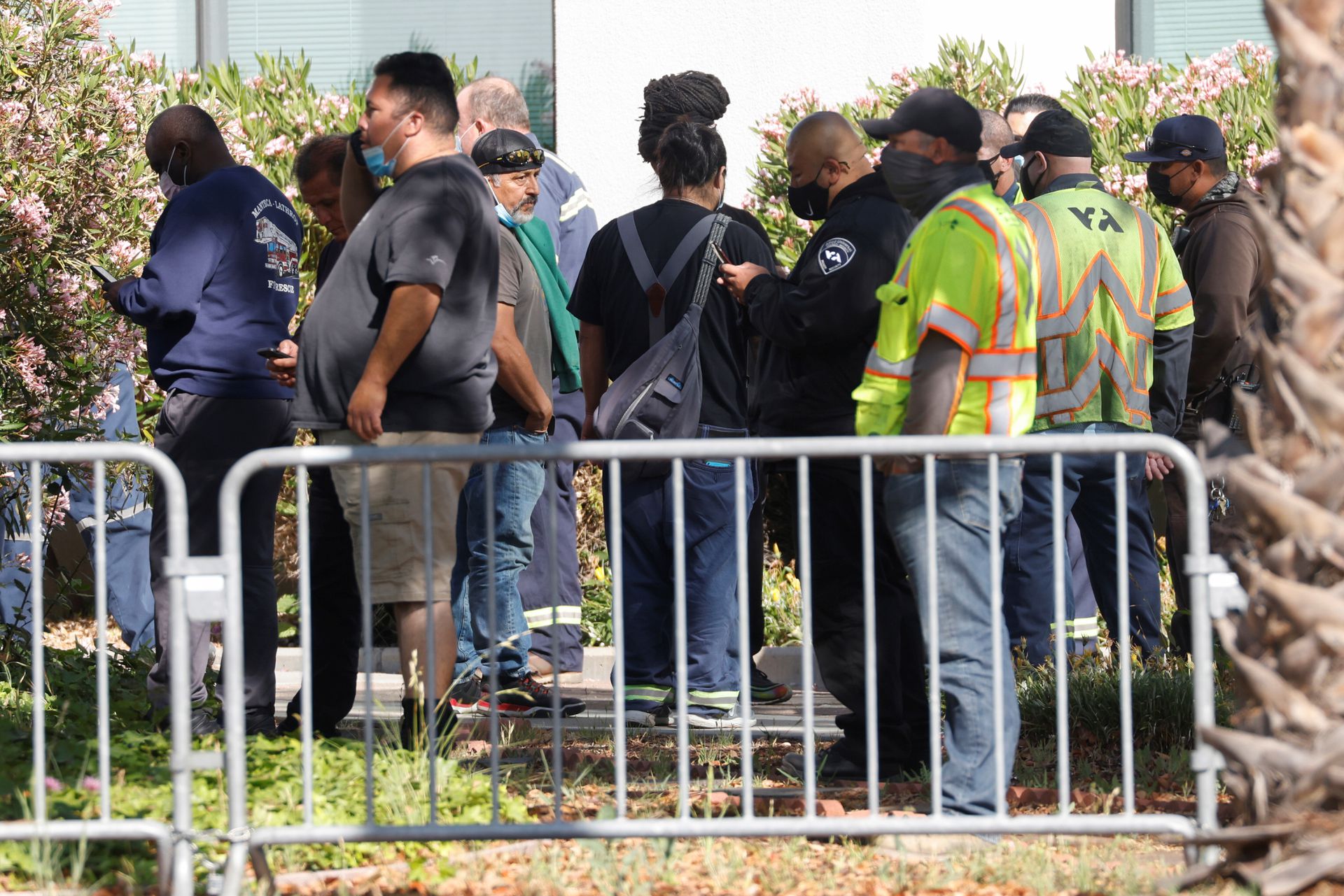 Valley Transportation Authority workers wait outside the Santa Clara Sheriff's offices as police secure the scene of a mass shooting at a rail yard run by the Santa Clara Valley Transportation Authority in San Jose, California, U.S. May 26, 2021. Photo: Reuters