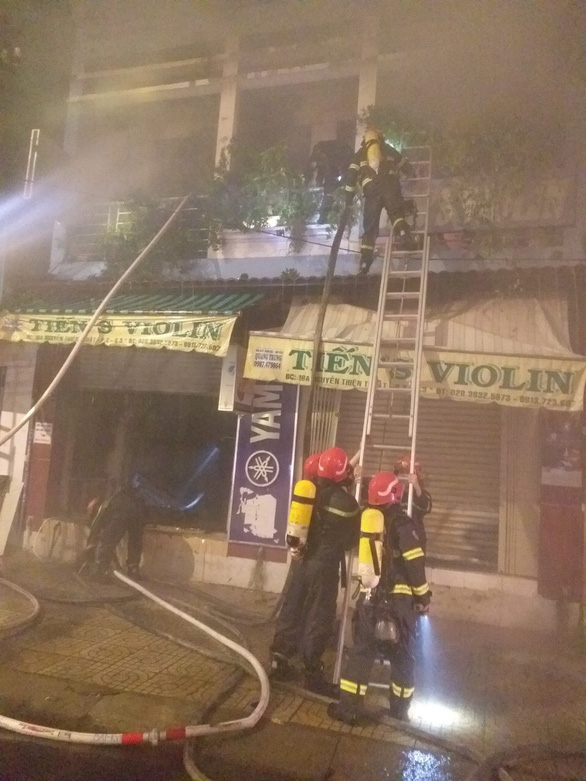 Fire policemen use ladders to rescue victims from a housefire on Nguyen Thien Thuat Street, District 3, Ho Chi Minh City, Vietnam, May 31, 2021. Photo courtesy of Ho Chi Minh City Fire Prevention, Fighting and Rescue Police Department.