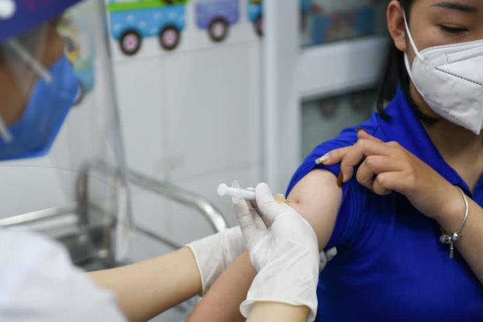 Vietnam urges private procurements to boost vaccine access