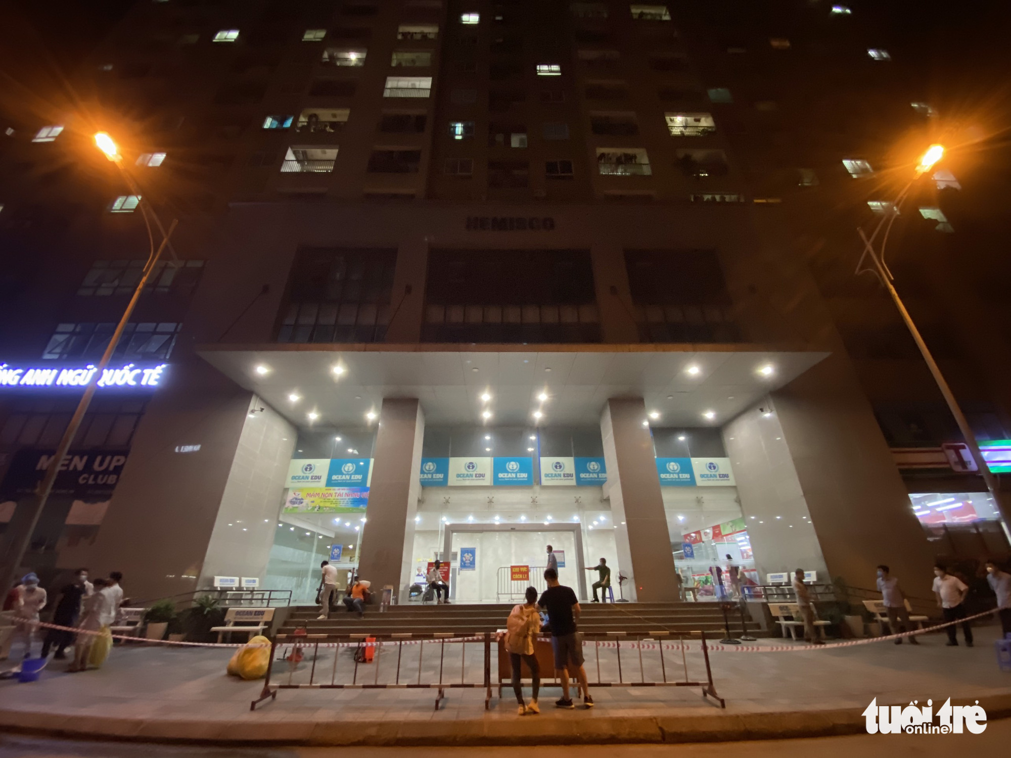 Hanoi isolates apartment building as coronavirus-positive resident returns from Ho Chi Minh City