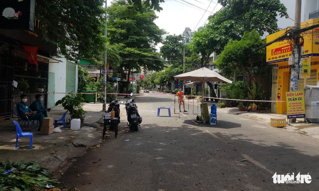 Ho Chi Minh City policeman on duty at COVID-19 checkpoint tests positive for coronavirus