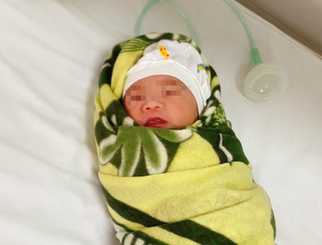 Vietnam doctors deliver country's fourth baby born to COVID-19 patients
