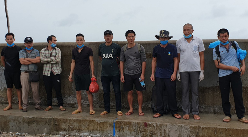 Nine caught illegally entering Vietnam on five barges launched from Cambodia