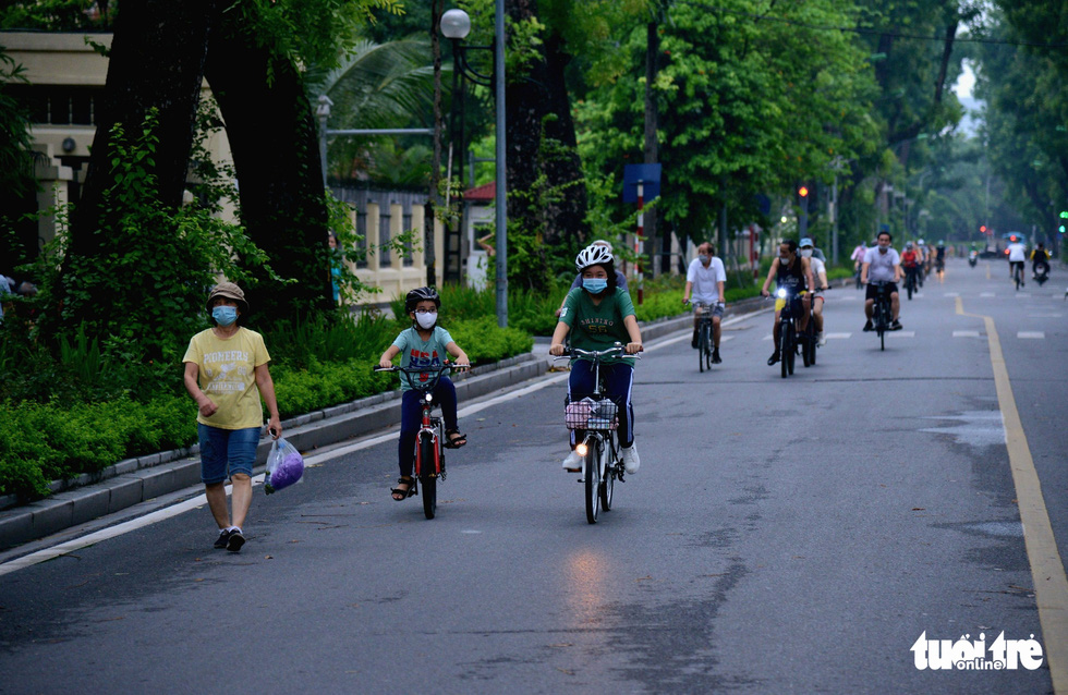 People cycle on a street in Hanoi, June 26, 2021. Photo: Ha Quan / Tuoi Tre