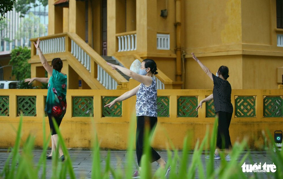 Women do Yang Sheng exercises near Ba Dinh Square in Hanoi, June 26, 2021. Photo: Ha Quan / Tuoi Tre
