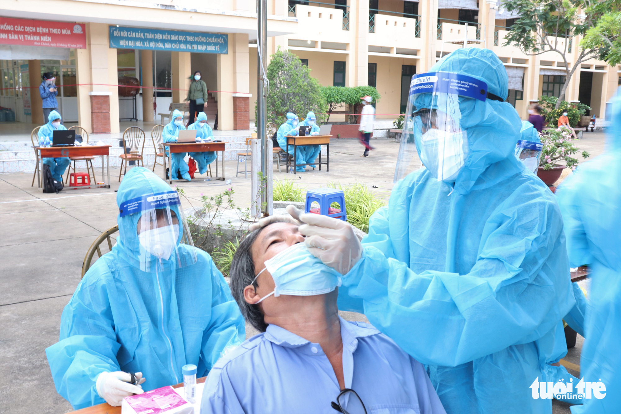 Vietnam records 372 new coronavirus infections, 245 recoveries