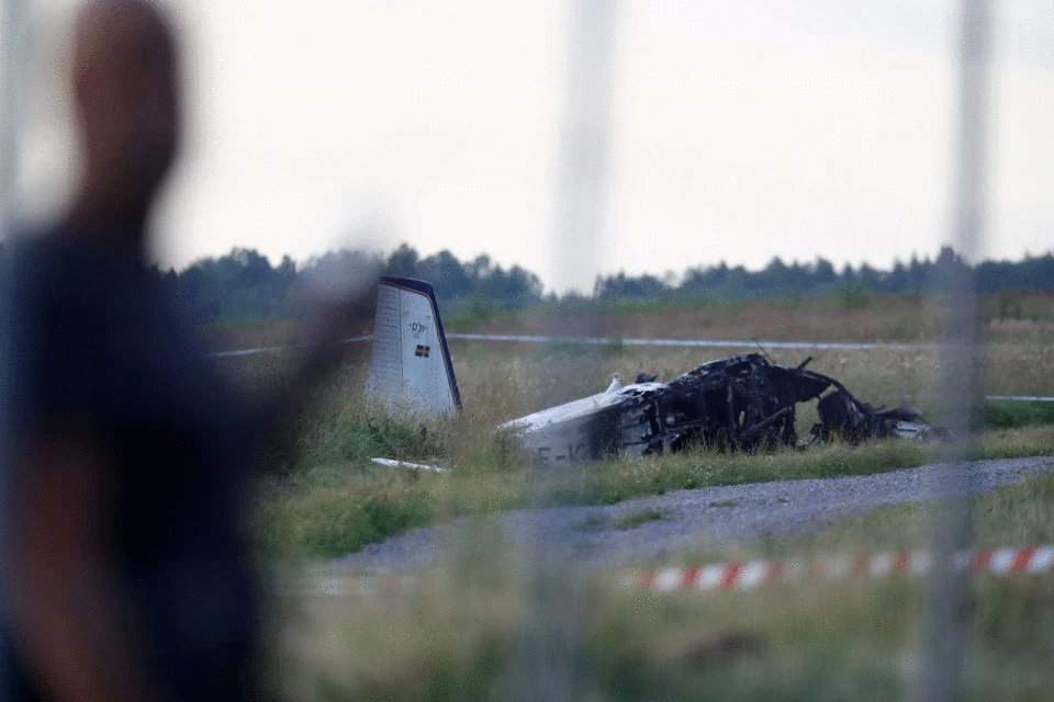 Nine found dead in Swedish airplane crash: police