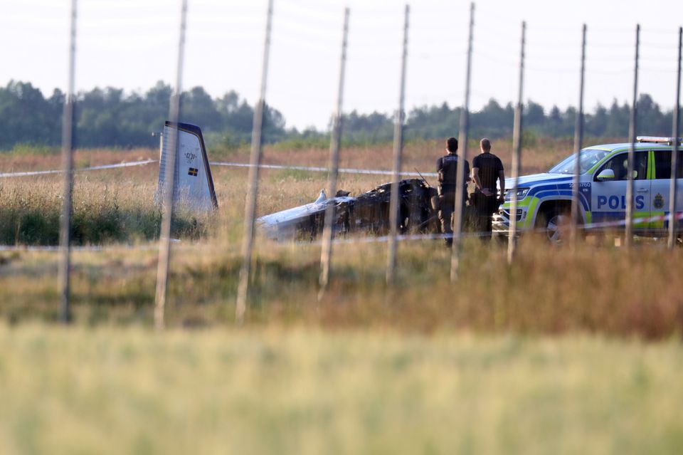 Police officers observe a small aircraft that crashed at Orebro Airport, Orebro, Sweden, July 8 2021. Photo: TT News Agency/Jeppe Gustafsson via Reuters