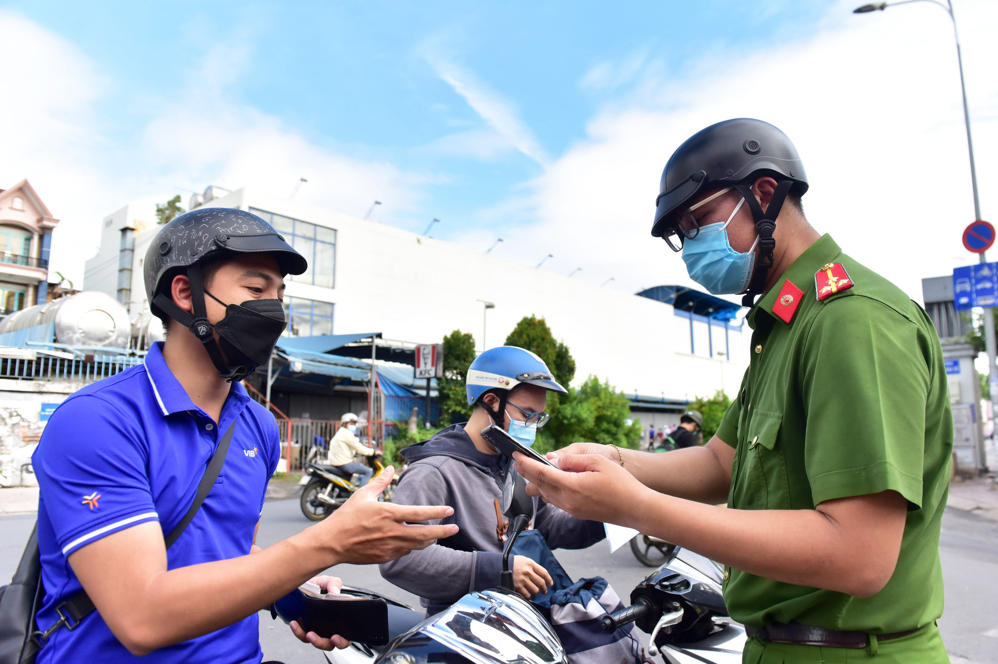 Ho Chi Minh City imposes over $52,000 fines on violators of social distancing rules