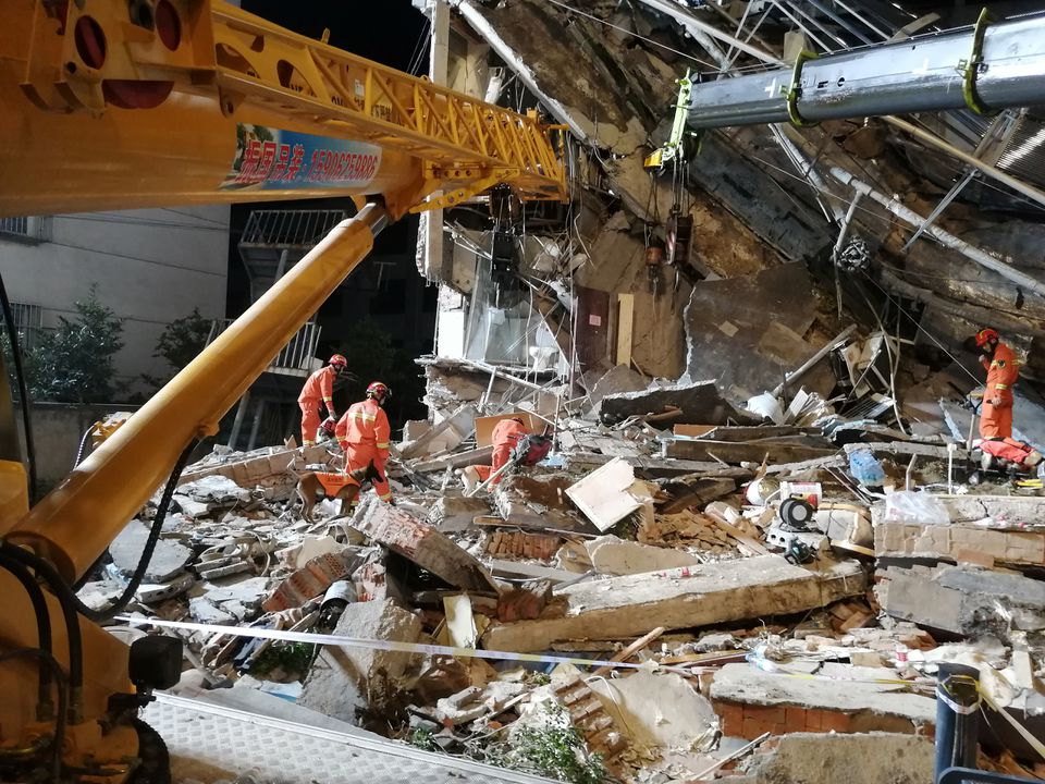 Rescue workers work at the site where a hotel building collapsed in Suzhou, Jiangsu province, China July 13, 2021. Photo: China Daily via Reuters