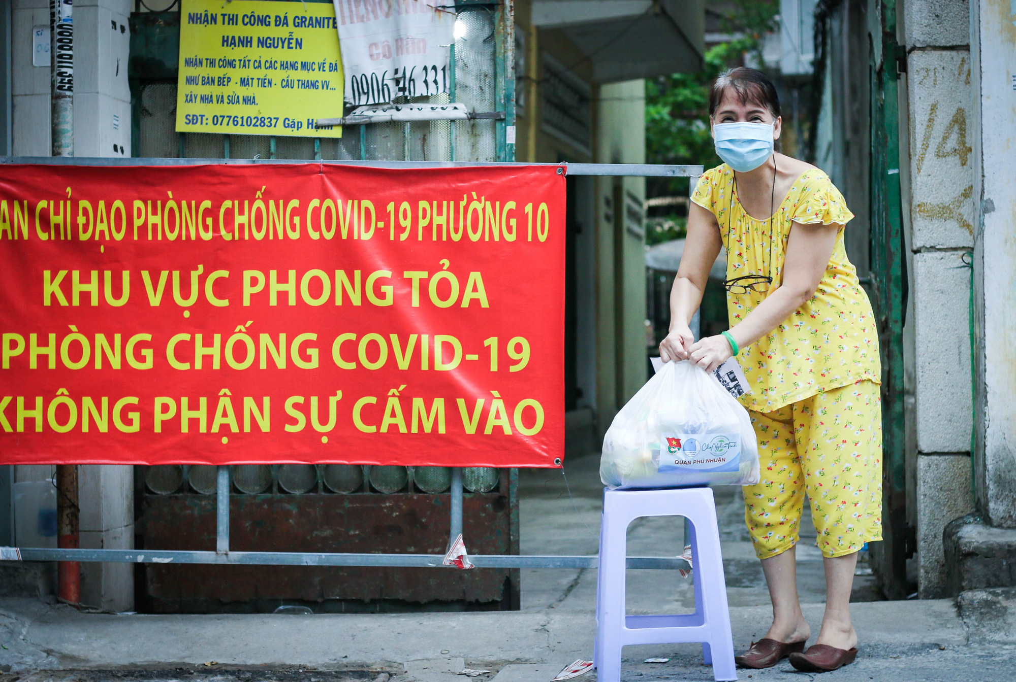 Ho Chi Minh City youths operate online market to assist residents in locked down areas