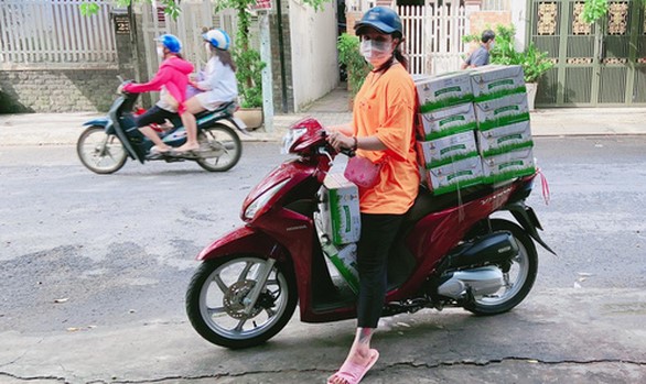 Pham Gia Vy to prepares to deliver free meals to Saigon residents affected by COVID-19. Supplied photo.