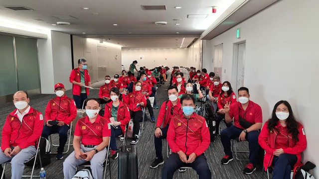 Vietnamese delegation arrives at Olympic Village in Tokyo