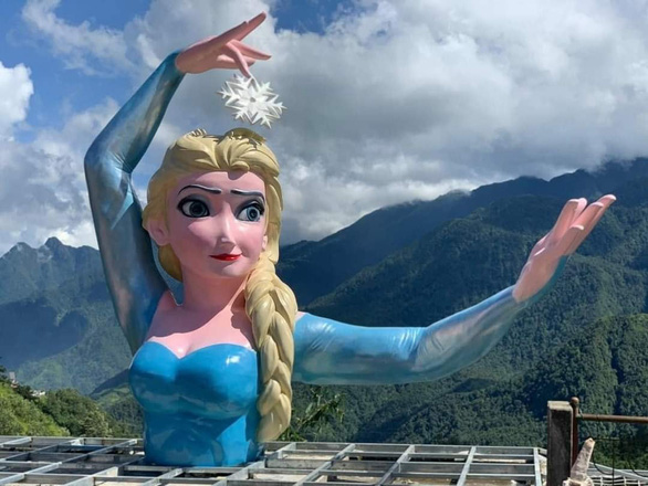 The controversial statue of Disney princess Elsa in Ansapa, a tourism complex in Sa Pa Town of the northern Lao Cai Province. Photo courtesy of Ansapa.