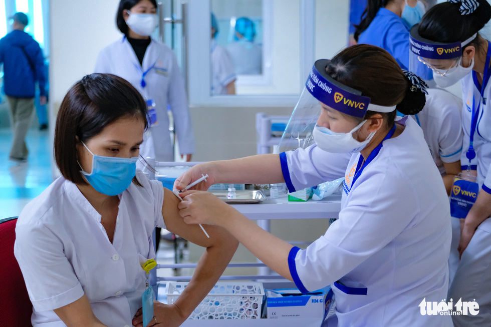 Hanoi to vaccinate 200,000 people against COVID-19 a day