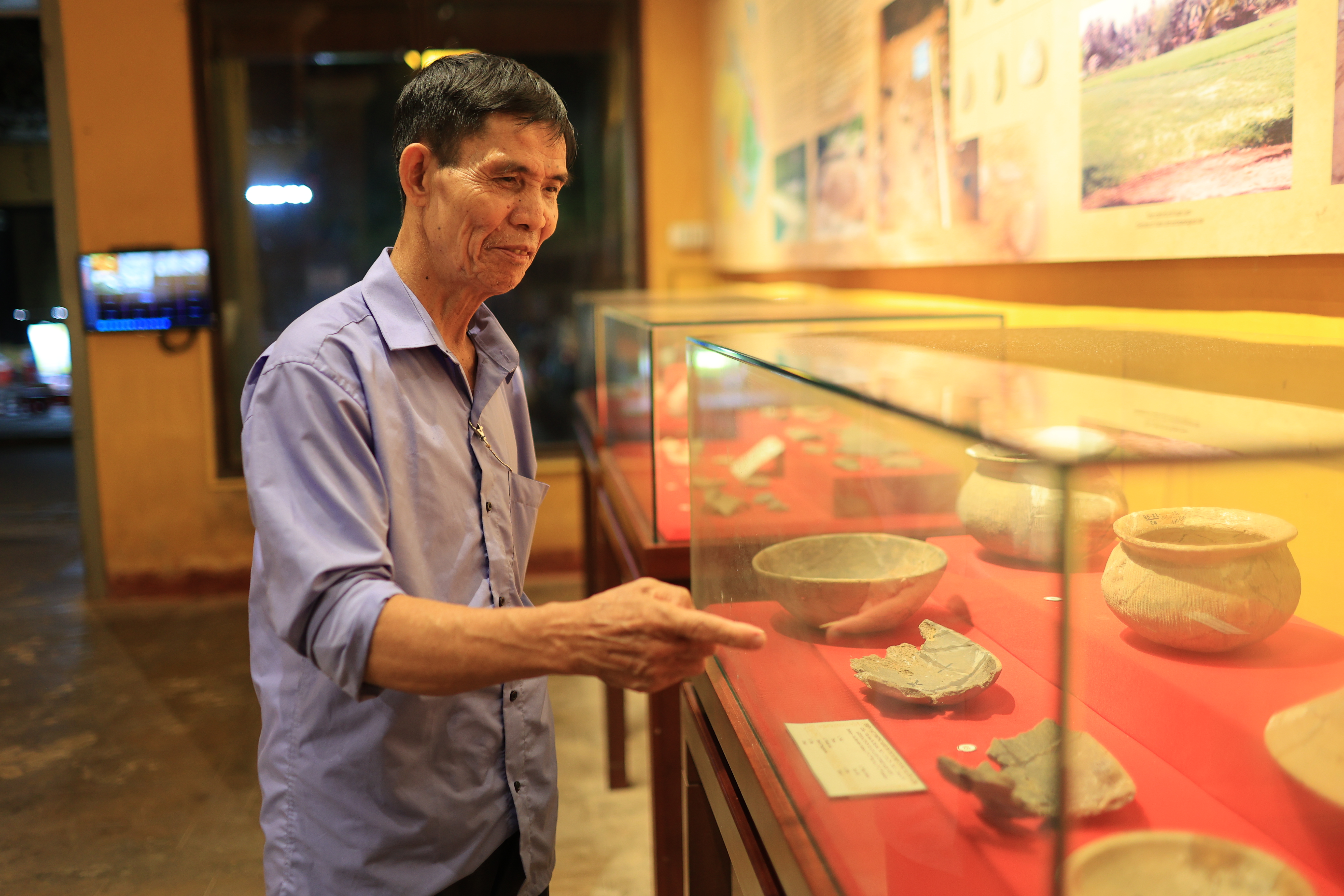 Chu Dinh Hoa visits a museum in Hoi An in April 2021. Photo: Hoang Tien Dat