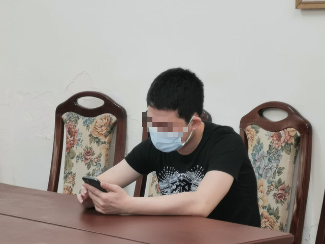 Hanoi man fined for spitting, throwing away face mask inside condo building elevator