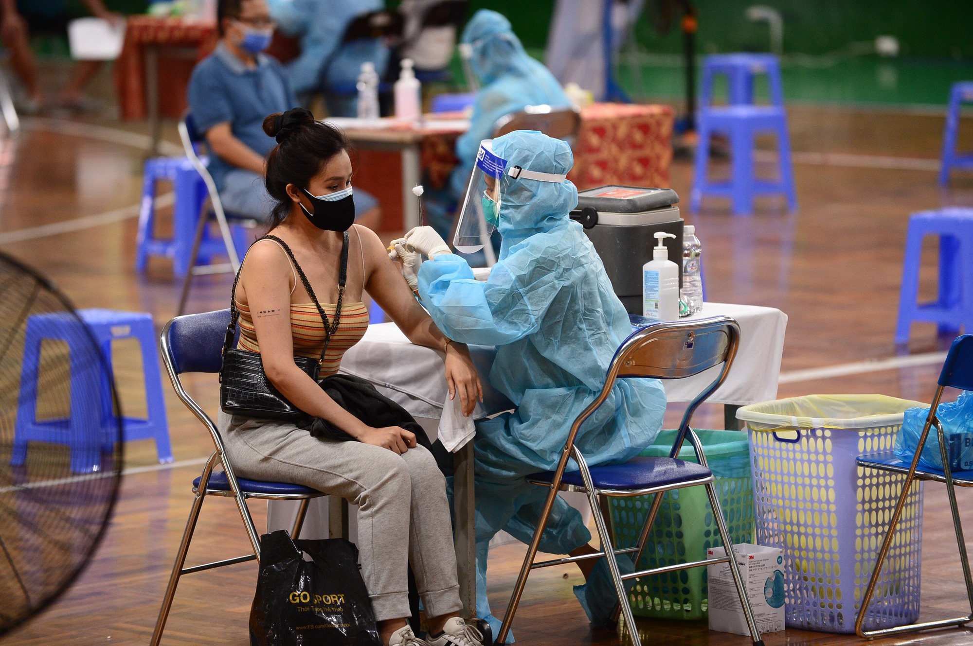 Ho Chi Minh City residents to be vaccinated against COVID-19 after 6:00 pm