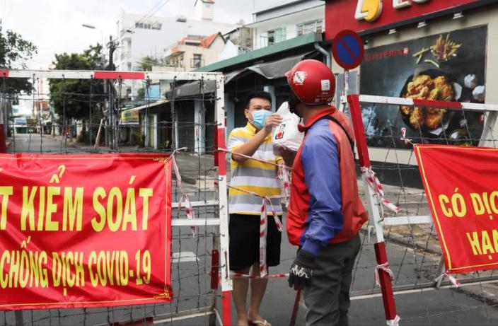 Vietnam's major cities eye tightening COVID curbs as cases keep rising