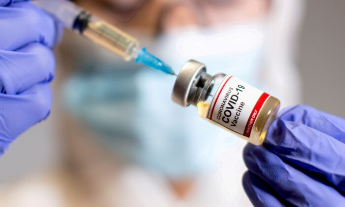 Vietnam accelerates vaccinations in COVID-19 epicentre