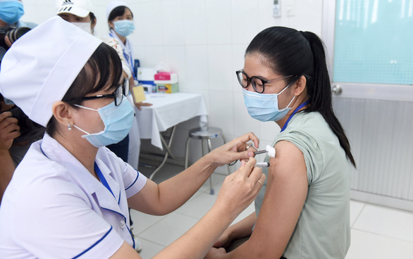 Vietnamese manufacturer puts nasal spray, injection vaccine against COVID-19 into final clinical trial