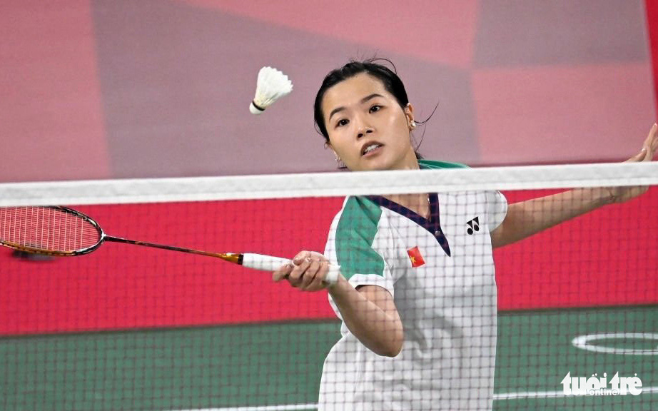 Vietnamese badminton player Nguyen Thi Linh competes at the Tokyo Olympics. Photo: Thu Sam / Tuoi Tre