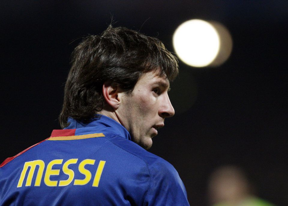 Barcelona's Lionel Messi looks on after missing a scoring opportunity against Olympique Lyon during their Champion's League soccer match at the Gerland stadium in Lyon, February 24, 2009. Photo: Reuters