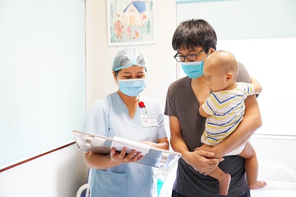 Vietnam doctors treat Japanese baby suffering serious brain injury in COVID-19 quarantine