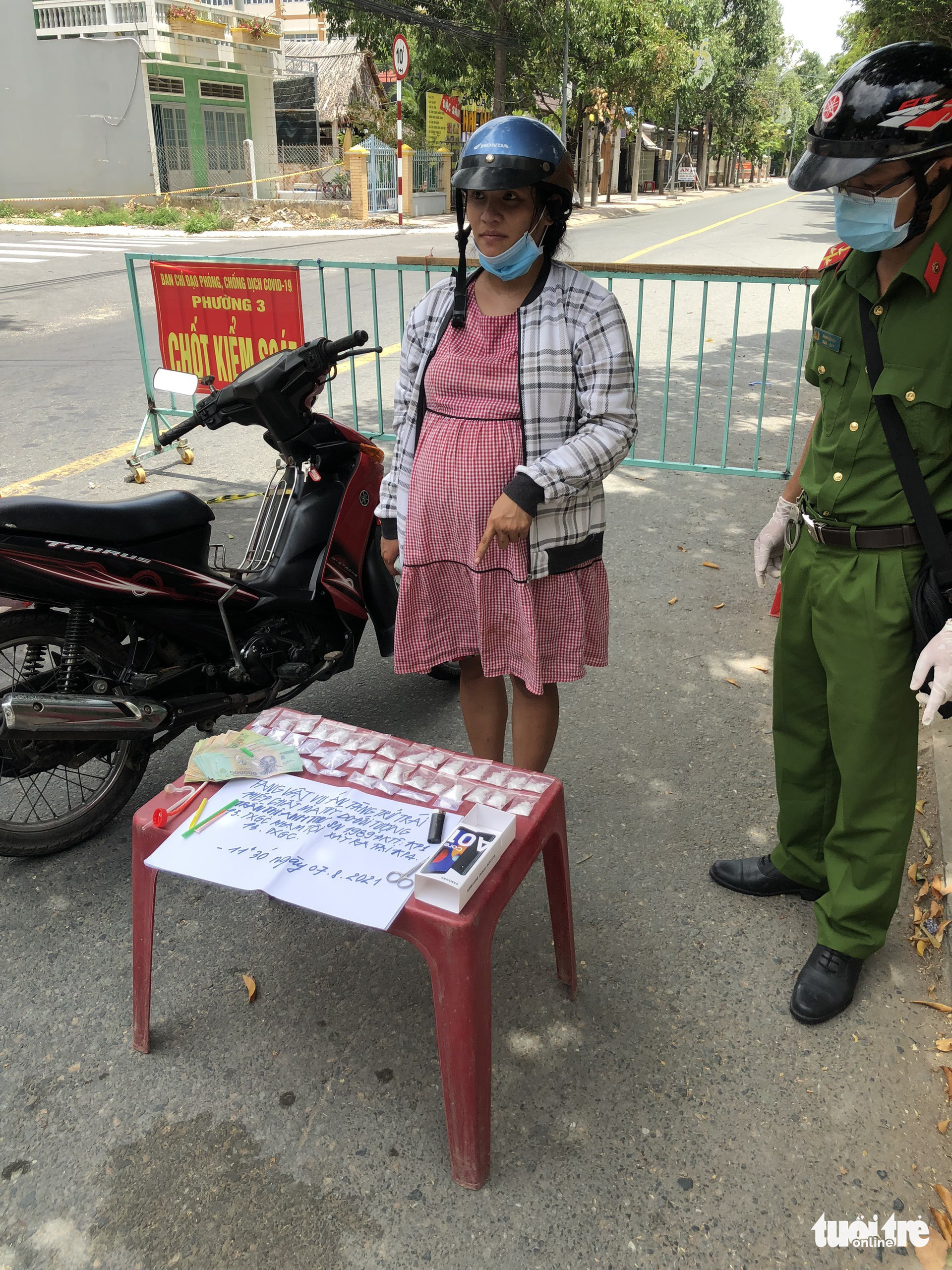 Pregnant woman caught transporting suspected drugs in Vietnam’s Mekong Delta