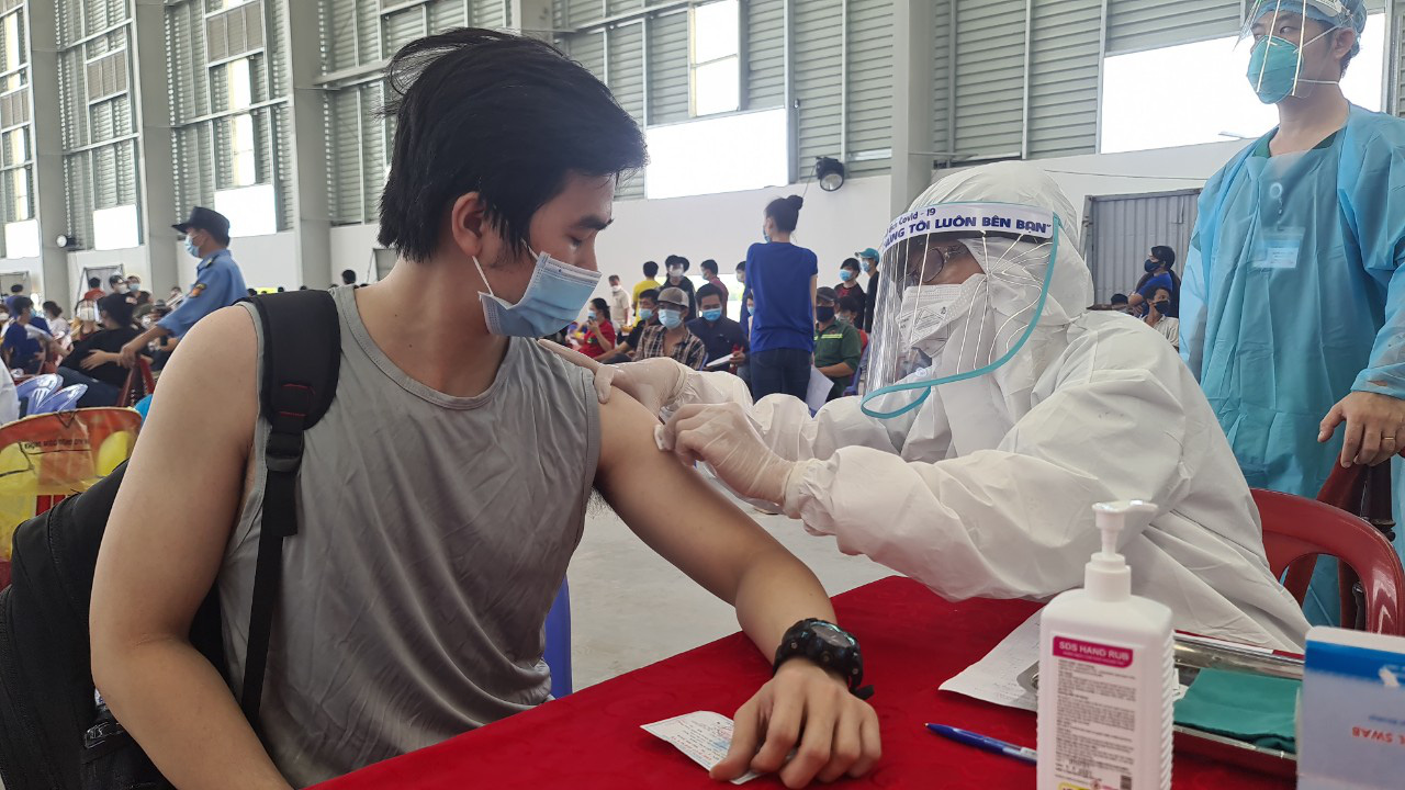 Southern Vietnamese province calls for more COVID-19 vaccines amid serious shortage