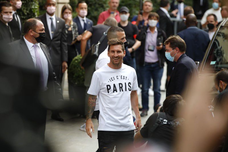 Soccer Football - Lionel Messi arrives in Paris to join Paris St Germain - Paris, France - August 10, 2021 Lionel Messi arrives at the Royal Monceau Hotel. Photo: Reuters