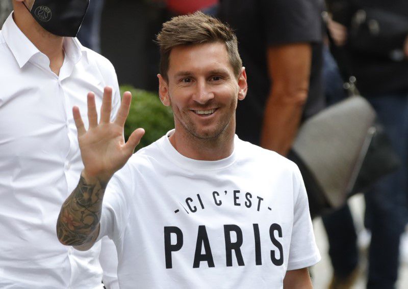 Messi signs for Paris St Germain after leaving Barcelona