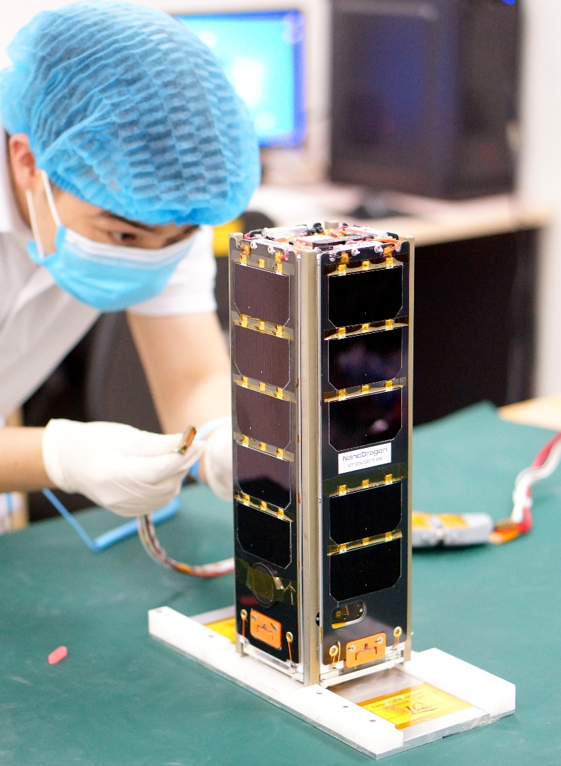 Completed NanoDragon satellite. Photo: VNSC