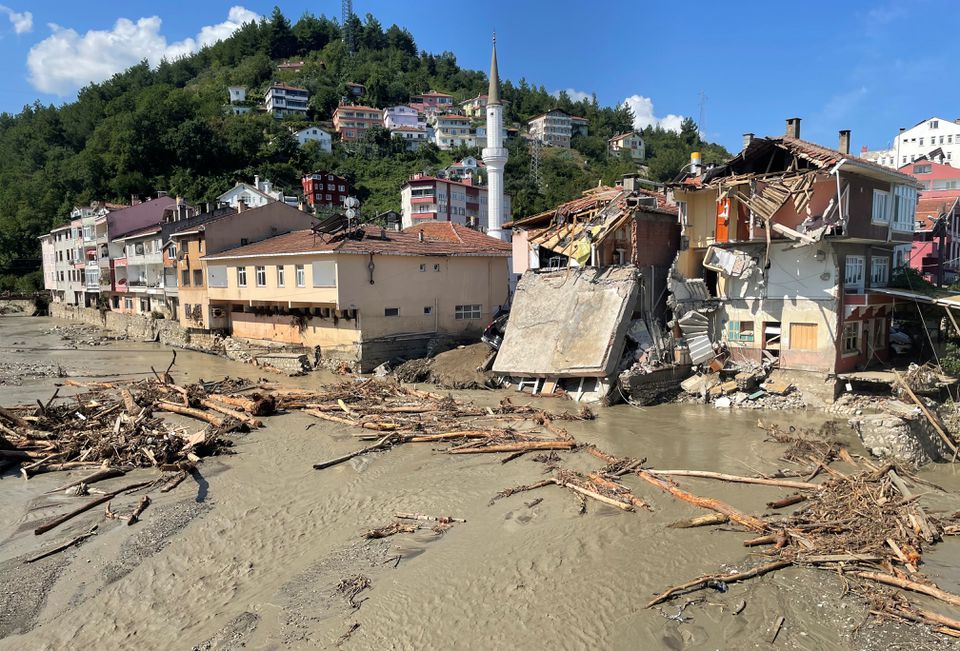 A view shows partially collapsed buildings, as the area was hit by flash floods that swept through towns in the Turkish Black Sea region, in the town of Ilisi, in Kastamonu province, Turkey, August 15, 2021. Photo: Reuters