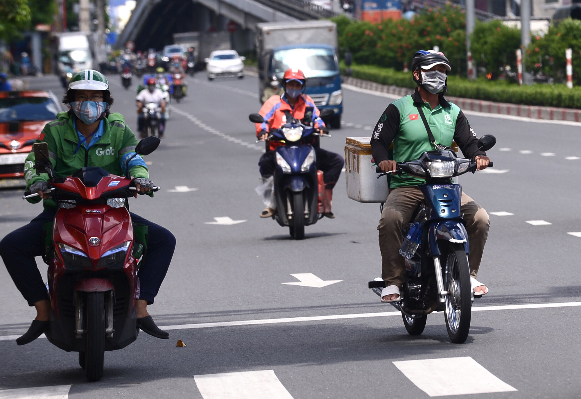 Ho Chi Minh City resumes inter-district delivery service