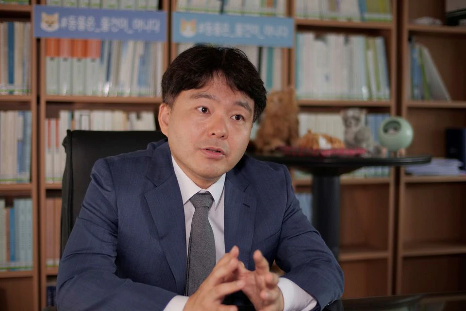 Choung Jae-min, legal counsel at South Korea's justice ministry, speaks during an interview with Reuters in Gwacheon, South Korea, August 9, 2021. Photo: Reuters