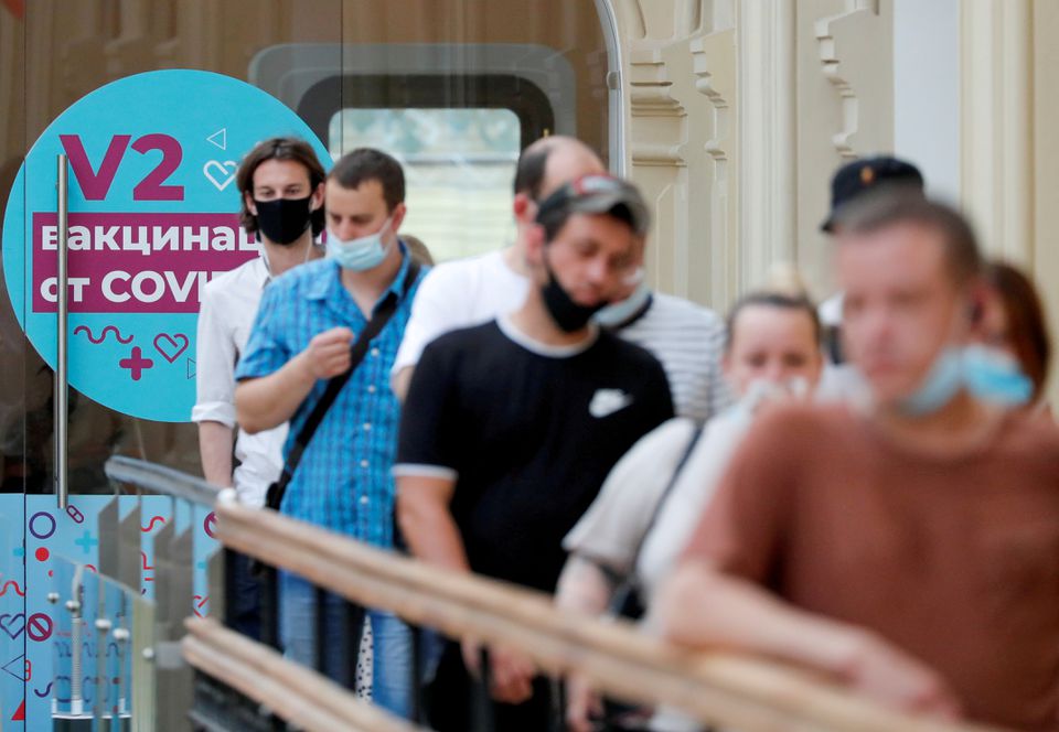 People line up to receive vaccine against the coronavirus disease (COVID-19) outside a vaccination centre in the State Department Store, GUM, in central Moscow, Russia June 25, 2021. Photo: Reuters