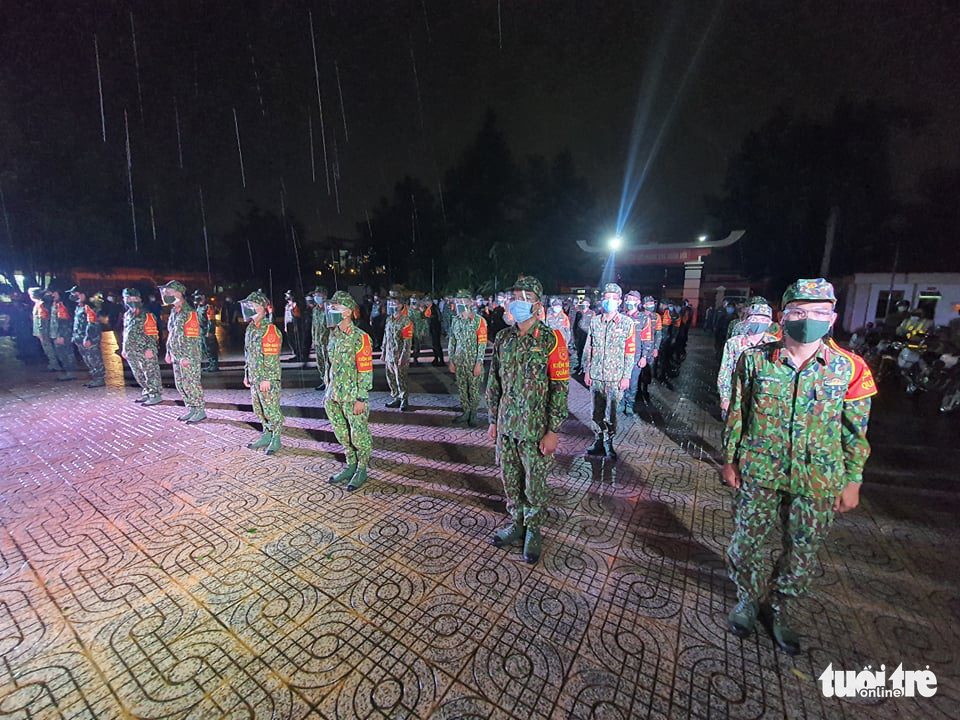 Officers attend the ceremony at the military command in Thu Duc City, Ho Chi Minh City, August 22, 2021. Photo: Minh Hoa / Tuoi Tre