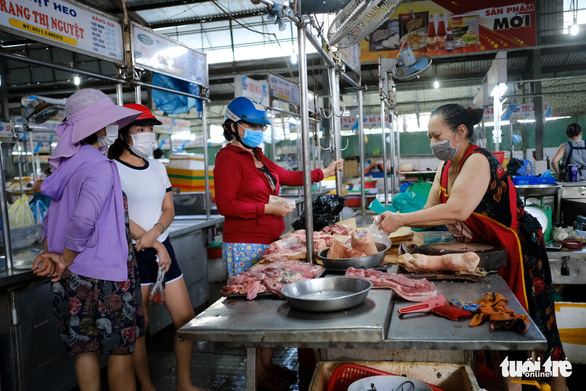 Da Nang reopens wet markets following shutdown under stay-at-home order