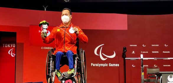 Vietnamese powerlifter wins silver medal at Tokyo Paralympics