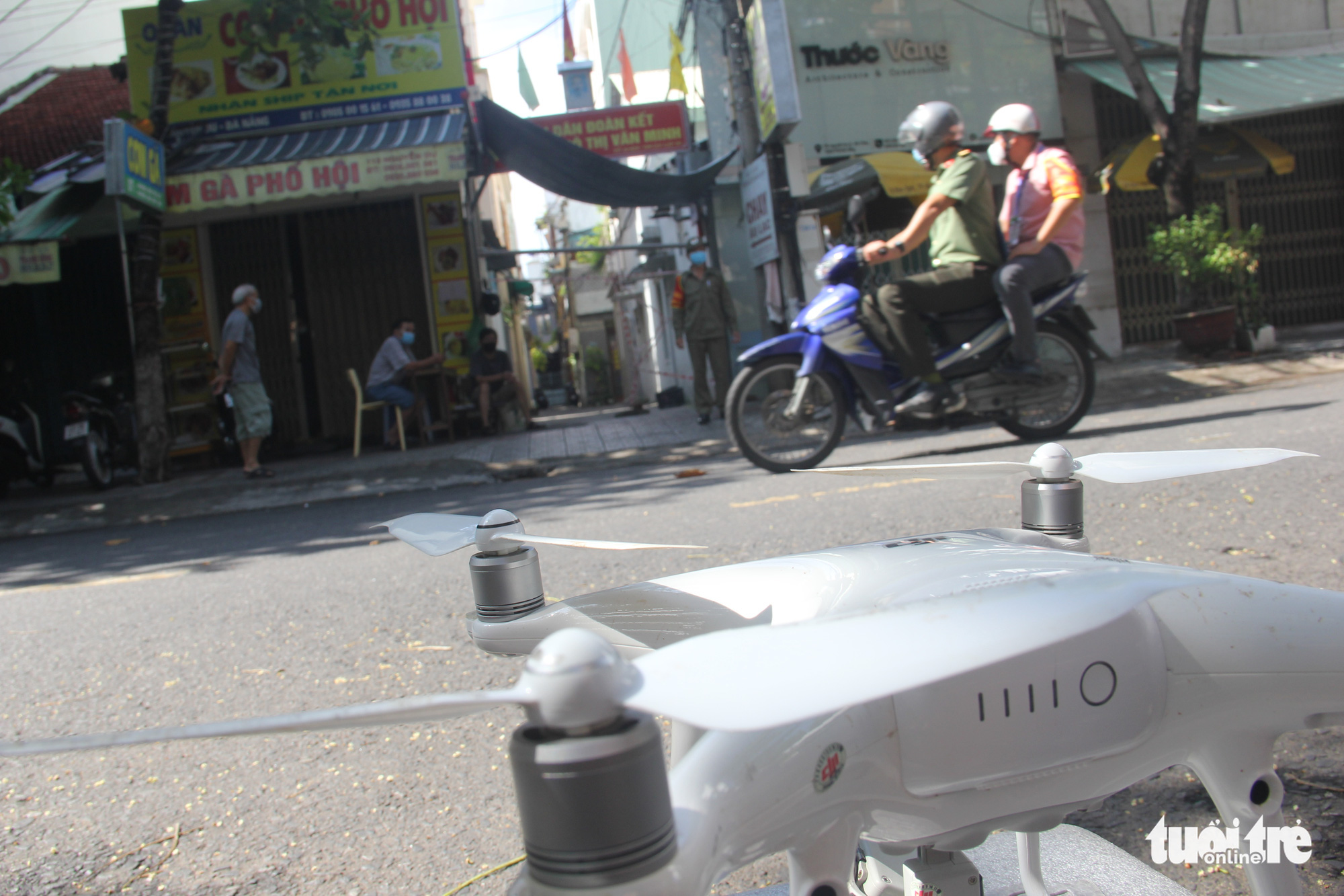 A camera drone is pictured in front of an alley in Hai Chau District, Da Nang, August 29, 2021. Photo: Tuoi Tre