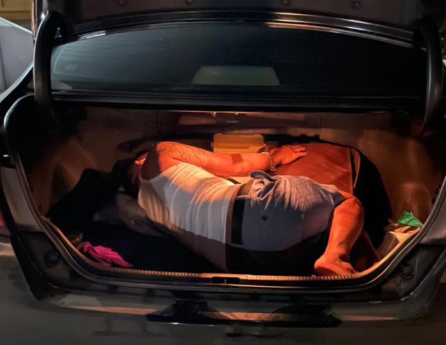 Man found hiding in car trunk to avoid COVID-19 checkpoints in northern Vietnam