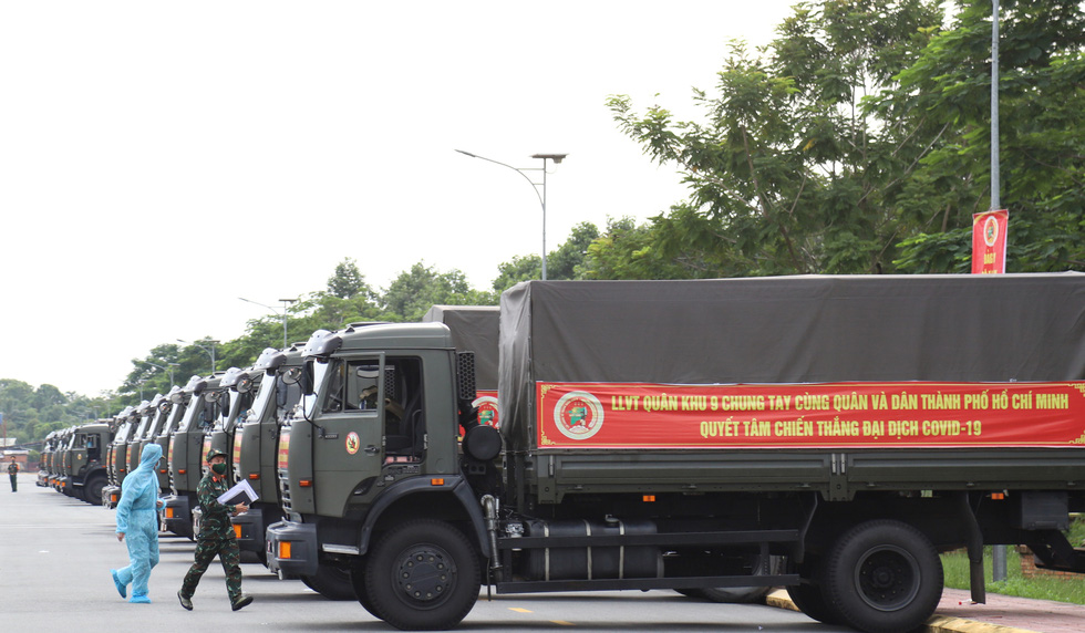 Military force offers Ho Chi Minh City 50 metric tons of vegetables amid pandemic