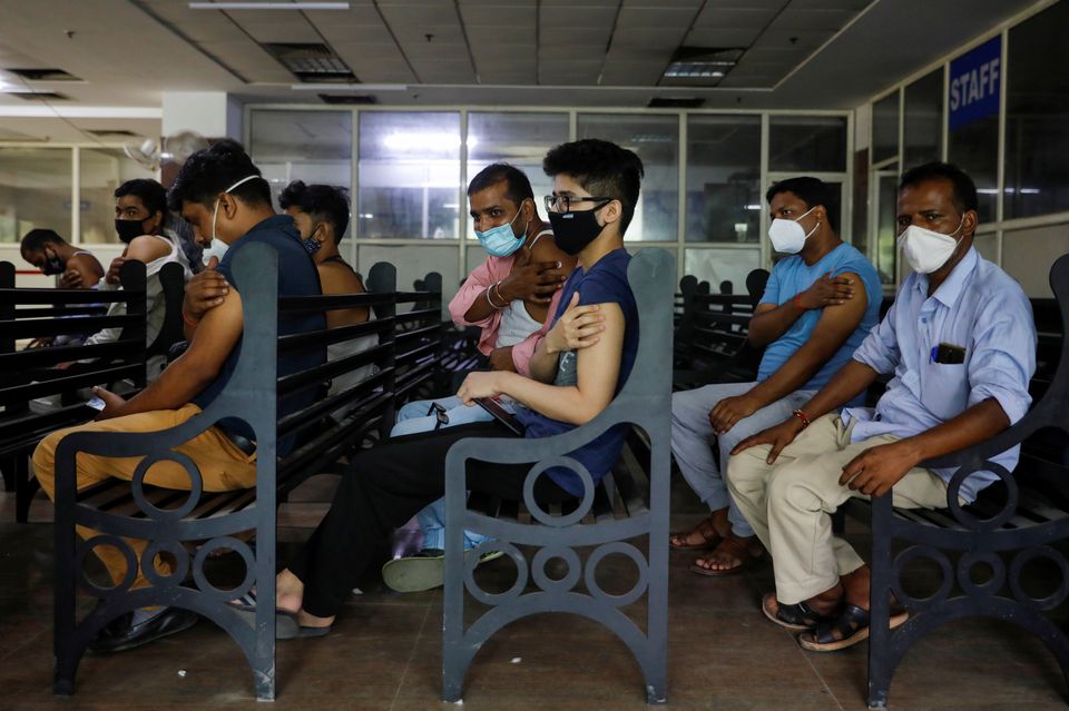 People wait at the observation area after receiving a dose of COVISHIELD, a vaccine against coronavirus disease (COVID-19) manufactured by Serum Institute of India, at a hospital in Noida on the outskirts of New Delhi, India, August 30, 2021. Photo: Reuters