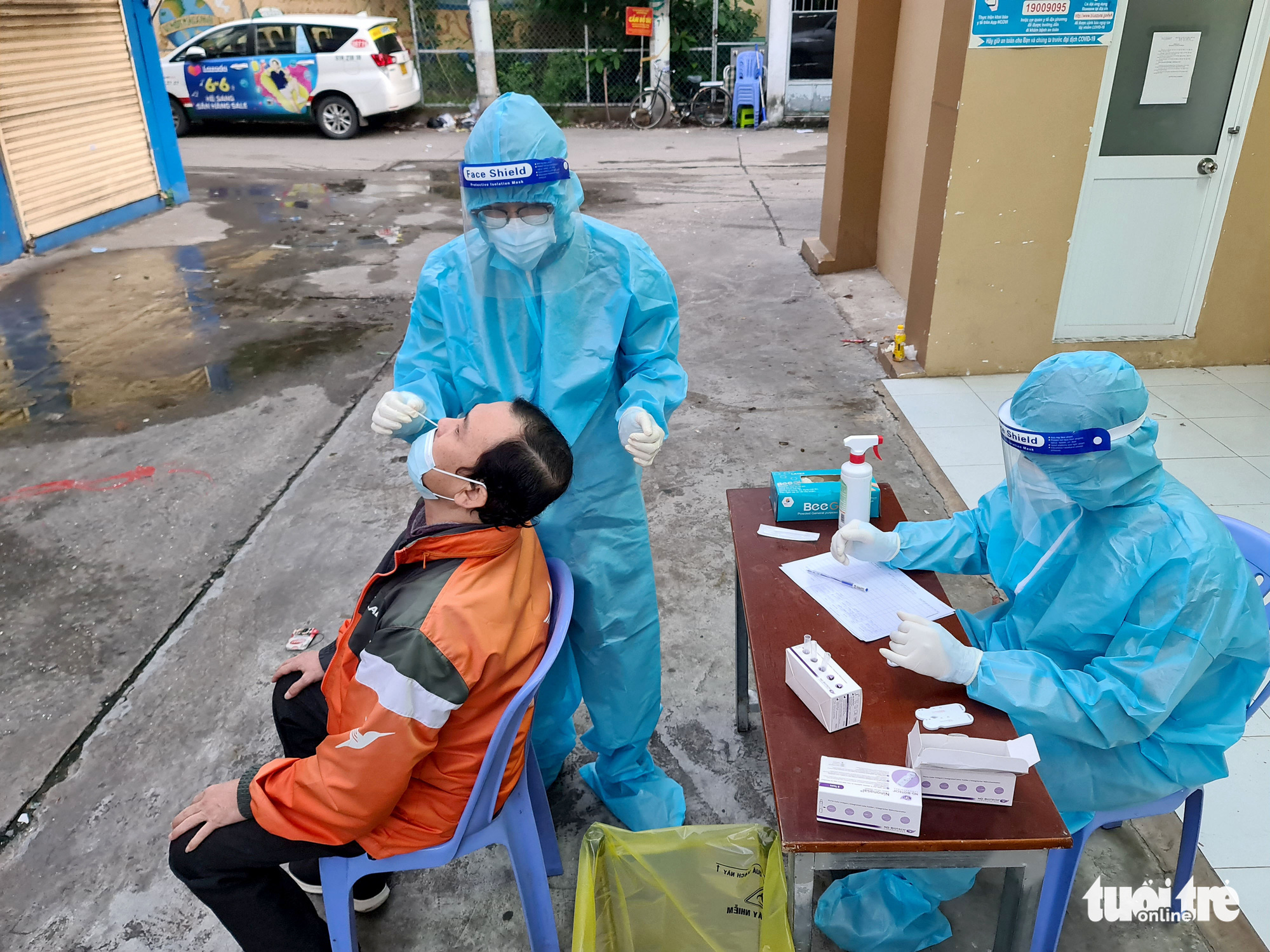 Delivery workers undergo mandatory COVID-19 testing in Ho Chi Minh City