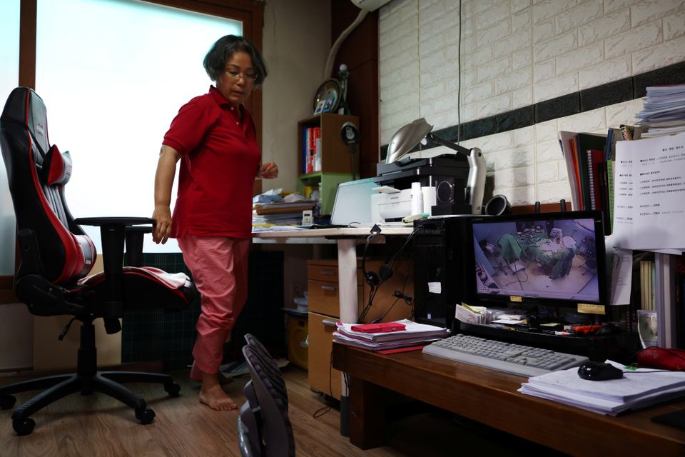 A monitor shows a still image of the CCTV footage of an operation room while Kwon Dae-hee underwent jawline plastic surgery on September 8, 2016, as his mother Lee Na-geum prepares for an interview with Reuters at her home in Seoul, South Korea, August 30, 2021. Photo: Reuters