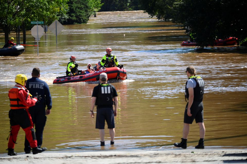 Emergency personnel conduct rescues for people trapped by floodwaters caused by the remnants of Tropical Storm Ida in Conshohocken, Pennsylvania, U.S., September 2, 2021. Photo: Reuters