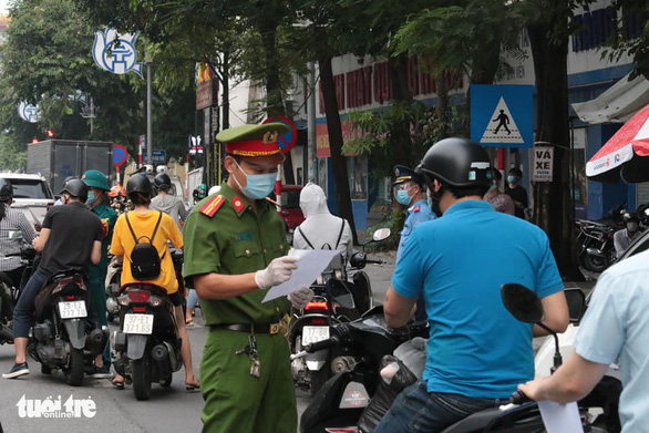 Hanoi expected to issue COVID-19 travel passes to six groups on Sep. 6