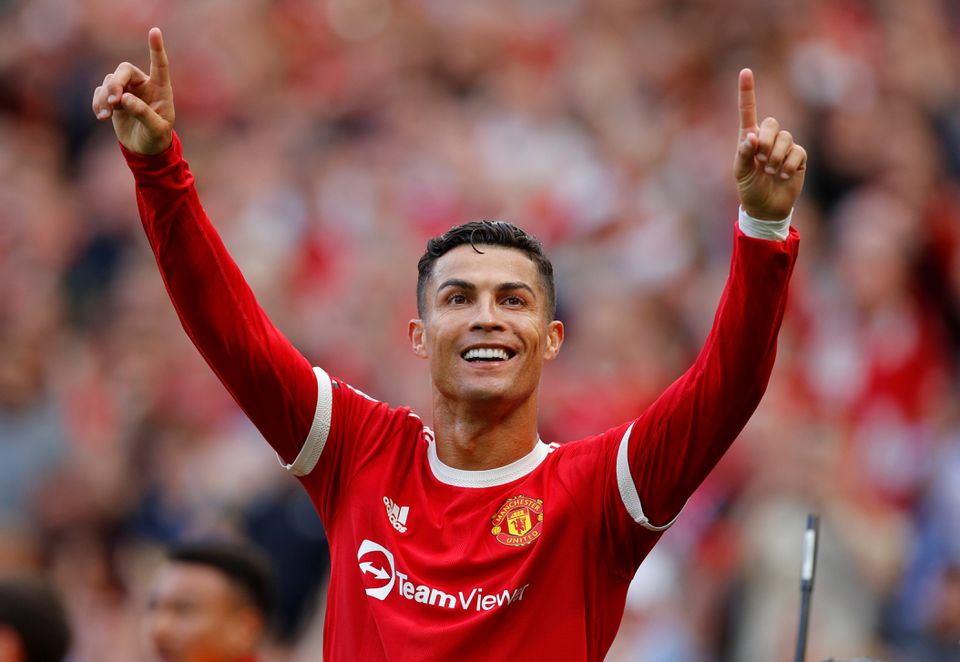 Manchester United fans scramble to secure Ronaldo shirts as club