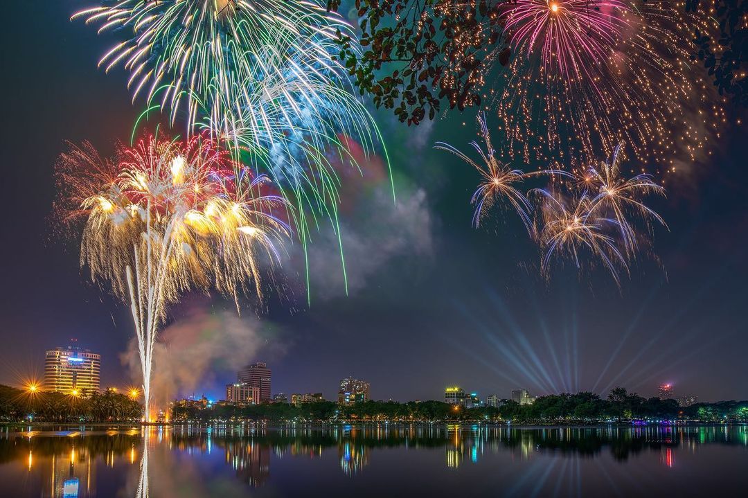 Fireworks to welcome 2021 in Hanoi. Photo: Prabu Mohan